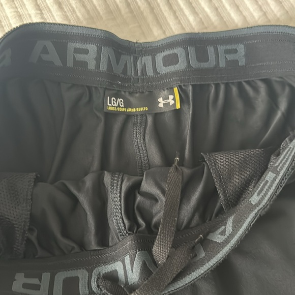 Men’s UA Short - Picture 3 of 5